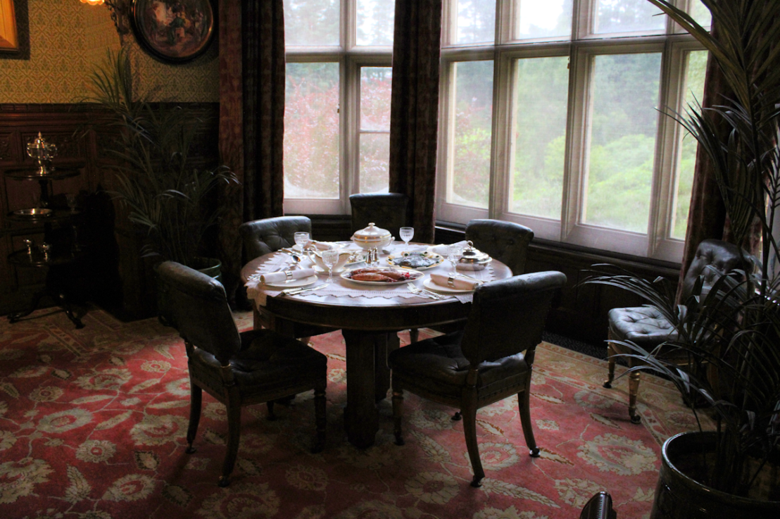 Scenes From an English Country House
